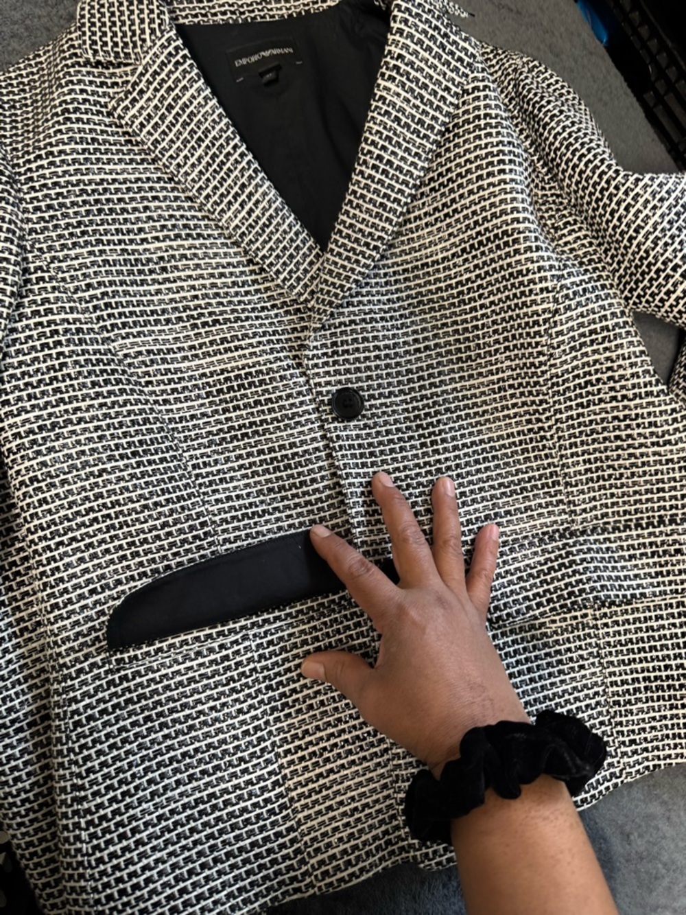 Emporio Armani Black and White Textured Knit Blazer - Picture 9 of 11